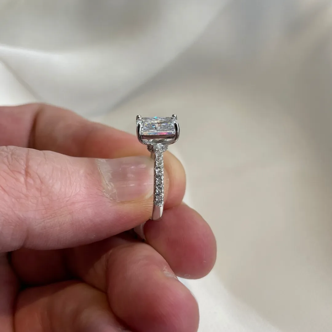 /public/photos/live/Radiant Shape Moissanite Ring-1097 (3).webp